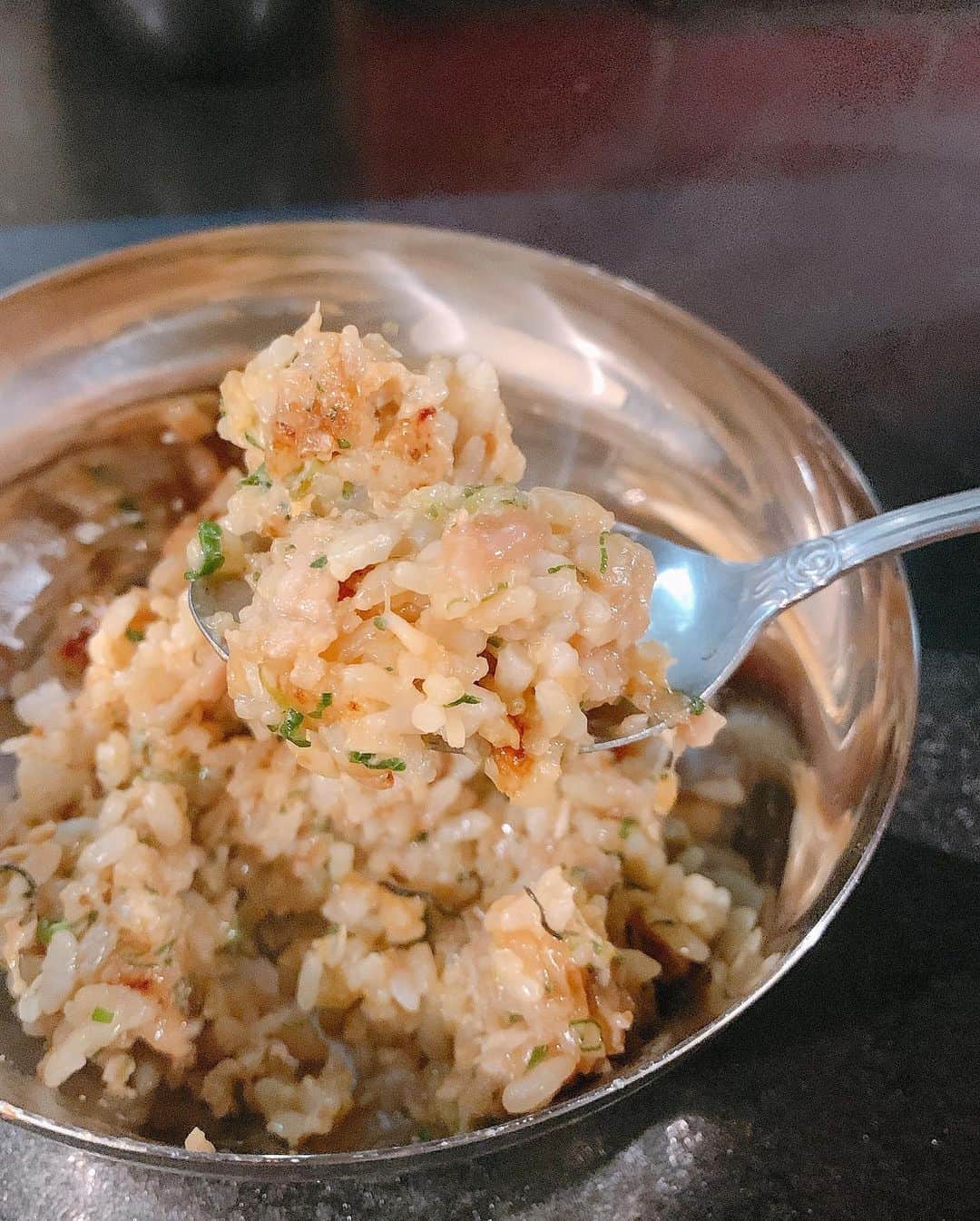 みき みーやんさんのインスタグラム写真 - (みき みーやんInstagram)「㊙️この投稿を見た人だけが食べられるメニュー有‼️ （ストーリーに食べる動画有w） . . コロナで行けてなかった大好きなお店 @sumiyaki.saiwai さん💕 . やっぱり落ち着く。 やっぱり美味しい。笑 . いつも頼んでる間違いないメニュー。 肝スペシャル、生つくね、ささみのレア天、焼き物に加えて 1枚目のドデカ鴨の串焼きを…🦆💕 . 口いっぱいに広がる肉汁と柔らかい肉の質感が たまらなく美味しかった。笑 . ㊙️㊙️㊙️㊙️㊙️㊙️㊙️㊙️㊙️㊙️㊙️ あとね、、、 ここだけの内緒話㊙️なになに . . ９月頃に登場するかも！しれない！ （しないかもしれない 幻のメニュー！！！生つくねの石焼ご飯！！！😍 一足お先に食べさせてもらいました🤤でへへ . 生つくねだけであんな美味しいのにさ 石焼きでじゅわーっとおこげができて 香ばしい香りと濃厚な卵のコク。 これは絶対食べるべき。 . まだメニュー化されていない このげきうまメニューは 『みーやんのインスタで見たあの！ 生つくねの石焼きのやつ！食べたいです！』 って予約の時に言ってもらえれば 特別に食べられるそうです🤤💕w ✳︎要予約ですよ！🐔 . めちゃくちゃ美味しいから 絶対食べて欲しい。笑 . . もう幸せすぎる晩ごはんでした❤ また予約させてもらいます🤤w . #炭焼き幸#特別メニュー#girl#今日のコーデ#インスタ映え#大阪#美味しい#カフェ巡り#ヘアアレンジ#delicious#フォトジェニック#ランチ#大阪ディナー#生つくね#心斎橋#鶏料理#グルメ女子#フォトジェ肉#大阪ディナー#コーディネート#大阪グルメ#心斎橋グルメ#心斎橋ディナー#鶏料理#大阪旅行#osaka#お得情報#グルメスタグラム#ナチュラルメイク#涙袋#メイク好き」8月2日 20時50分 - mi_yan0101