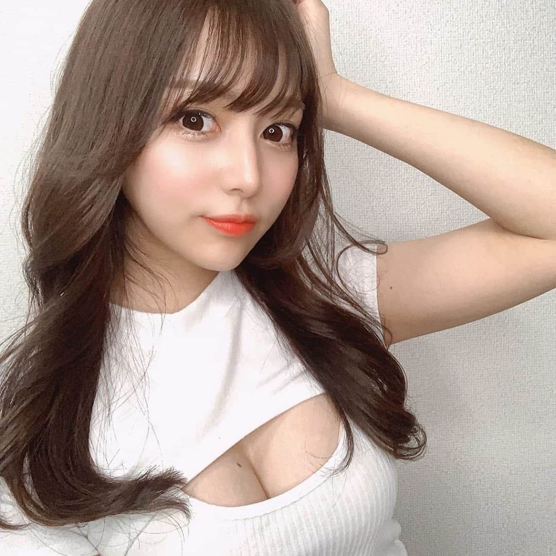 美女美容事情さんのインスタグラム写真 - (美女美容事情Instagram)「《cuteな目にやられちゃう✨💕👀》⠀⁠⠀ *⠀⁠⠀ リポストを使って、素敵な写真📷✨を投稿されてる方を紹介させて頂く⠀⠀⠀⠀⁠⠀ 【💄美女美容事情💅】のコーナーです✨⠀⁠⠀ *⠀⠀⠀⠀⠀⠀⠀⁠⠀ いいねやコメント、フォローして応援してね❤︎🥰🎶⁣⠀⁠⠀ *⠀⠀⠀⠀⠀⠀⠀⁠⠀ 今回ご紹介させて頂きますのは❤︎⠀⁠⠀ 桜井 みづきさん< @mizuki_jungle >の素敵なお写真📸⠀⁠⠀ *⠀⁠⠀ 見惚れるほどに可愛いです💕スタイル抜群で本当に羨ましいです🥰胸元が大胆な服もとっても似合っていますよね💕⁠⠀ *⠀⠀⁠⠀ 桜井 みづきさんのアカウントには他にも素晴らしい投稿が沢山ありますので是非覗いてみてくださいね💁‍♀️💙⠀⁠⠀ *⠀⠀⁠⠀ 桜井 みづきさん< @mizuki_jungle >⠀⁠⠀ 素敵な投稿ありがとうございました☺️📸✨⠀⠀⠀⠀⠀⠀⠀⠀⁠⠀ △▼△▼△▼△▼△▼△▼△▼△▼△▼⠀⠀⠀⠀⠀⠀⠀❤🧡💛「美女美容事情」💚💙💜⠀⠀⠀⠀⠀⠀⠀⠀⠀⠀⠀⠀⠀⠀⠀⁠⠀ 👇掲載ご希望の方は👇 @b_b_j.jタグ付けと🖤 # ビジョビ⠀🖤 をタグ付けお願いします✨⠀⠀⠀⠀⠀⠀⠀⠀⠀⠀⠀⠀⠀⠀⠀⠀⁠⠀ △▼△▼△▼△▼△▼△▼△▼△▼△▼⠀⁠⠀ #オシャレ  #綺麗 ⠀⠀⠀⁠⠀ #綺麗めコーデ #大人女子コーデ ⠀⠀⠀⠀⠀⁠⠀ #ファッションコーデ ⁠⠀ #カジュアルファッション ⠀⁠⠀ #大人カジュアルコーデ ⠀⠀⠀⠀⠀⁠⠀ #オトナ女子 ⁠⠀ #ゆるふわ巻き ⁠⠀ #きれいめコーデ #美意識 ⠀⁠⠀ #女子力 #女子力向上 ⠀⠀⠀⠀⠀⠀⠀⠀」8月2日 21時02分 - b_b_j.j