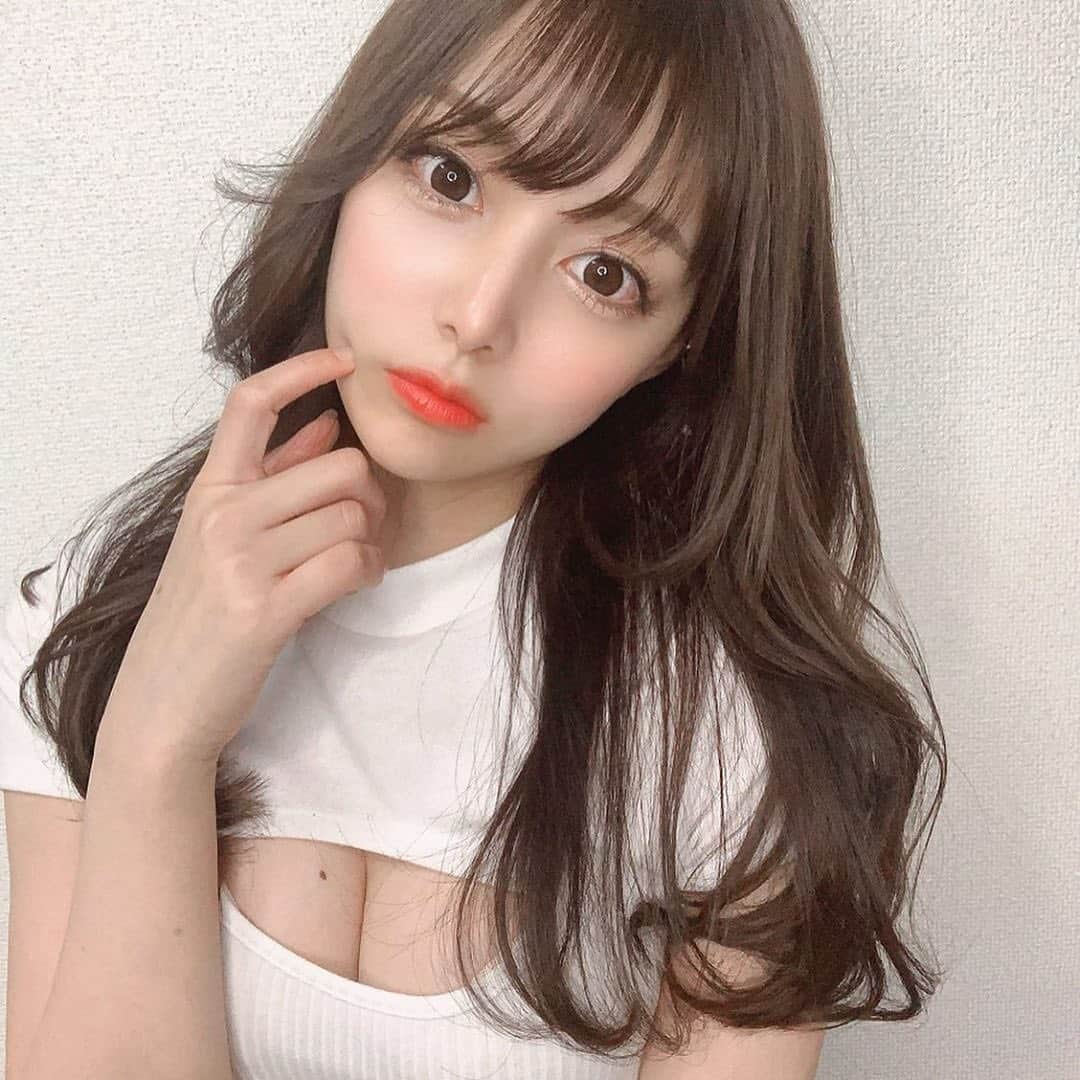 美女美容事情さんのインスタグラム写真 - (美女美容事情Instagram)「《cuteな目にやられちゃう✨💕👀》⠀⁠⠀ *⠀⁠⠀ リポストを使って、素敵な写真📷✨を投稿されてる方を紹介させて頂く⠀⠀⠀⠀⁠⠀ 【💄美女美容事情💅】のコーナーです✨⠀⁠⠀ *⠀⠀⠀⠀⠀⠀⠀⁠⠀ いいねやコメント、フォローして応援してね❤︎🥰🎶⁣⠀⁠⠀ *⠀⠀⠀⠀⠀⠀⠀⁠⠀ 今回ご紹介させて頂きますのは❤︎⠀⁠⠀ 桜井 みづきさん< @mizuki_jungle >の素敵なお写真📸⠀⁠⠀ *⠀⁠⠀ 見惚れるほどに可愛いです💕スタイル抜群で本当に羨ましいです🥰胸元が大胆な服もとっても似合っていますよね💕⁠⠀ *⠀⠀⁠⠀ 桜井 みづきさんのアカウントには他にも素晴らしい投稿が沢山ありますので是非覗いてみてくださいね💁‍♀️💙⠀⁠⠀ *⠀⠀⁠⠀ 桜井 みづきさん< @mizuki_jungle >⠀⁠⠀ 素敵な投稿ありがとうございました☺️📸✨⠀⠀⠀⠀⠀⠀⠀⠀⁠⠀ △▼△▼△▼△▼△▼△▼△▼△▼△▼⠀⠀⠀⠀⠀⠀⠀❤🧡💛「美女美容事情」💚💙💜⠀⠀⠀⠀⠀⠀⠀⠀⠀⠀⠀⠀⠀⠀⠀⁠⠀ 👇掲載ご希望の方は👇 @b_b_j.jタグ付けと🖤 # ビジョビ⠀🖤 をタグ付けお願いします✨⠀⠀⠀⠀⠀⠀⠀⠀⠀⠀⠀⠀⠀⠀⠀⠀⁠⠀ △▼△▼△▼△▼△▼△▼△▼△▼△▼⠀⁠⠀ #オシャレ  #綺麗 ⠀⠀⠀⁠⠀ #綺麗めコーデ #大人女子コーデ ⠀⠀⠀⠀⠀⁠⠀ #ファッションコーデ ⁠⠀ #カジュアルファッション ⠀⁠⠀ #大人カジュアルコーデ ⠀⠀⠀⠀⠀⁠⠀ #オトナ女子 ⁠⠀ #ゆるふわ巻き ⁠⠀ #きれいめコーデ #美意識 ⠀⁠⠀ #女子力 #女子力向上 ⠀⠀⠀⠀⠀⠀⠀⠀」8月2日 21時02分 - b_b_j.j