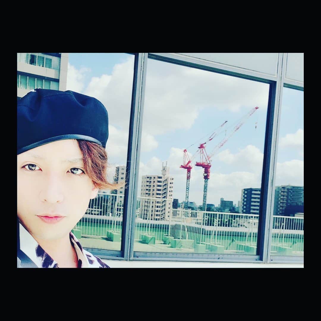 陳内将さんのインスタグラム写真 - (陳内将Instagram)「The sky reflected in the window.」8月2日 21時05分 - chanjin0116