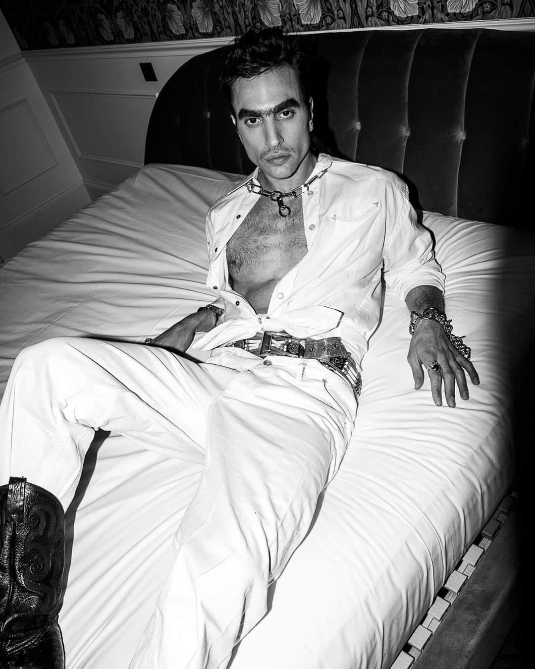 倉岡晋也のインスタグラム：「Monochrome ✔︎ Throw back shooting at Paris @marcuscooper Styling by me」