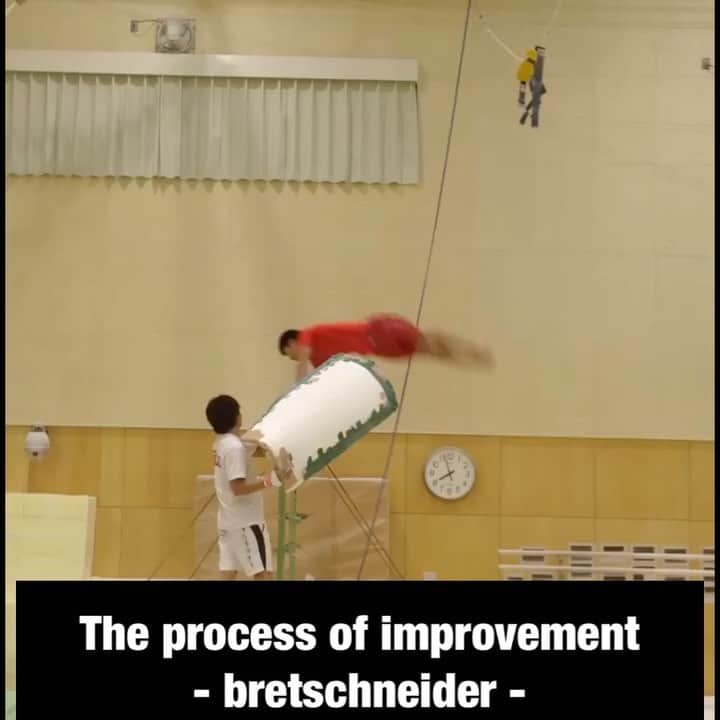 のインスタグラム：「The process of improvement  - bretschneider - part1  ブレットシュナイダー成長記録集  You can see it from the profile section  please  subscribe to my YouTube channnel! And if you like it, please thumbs up👍  #bretschneider#Cassina#Kolman#ブレットシュナイダー#combination#miyachi #鉄棒#成長記録#超大技#大技」