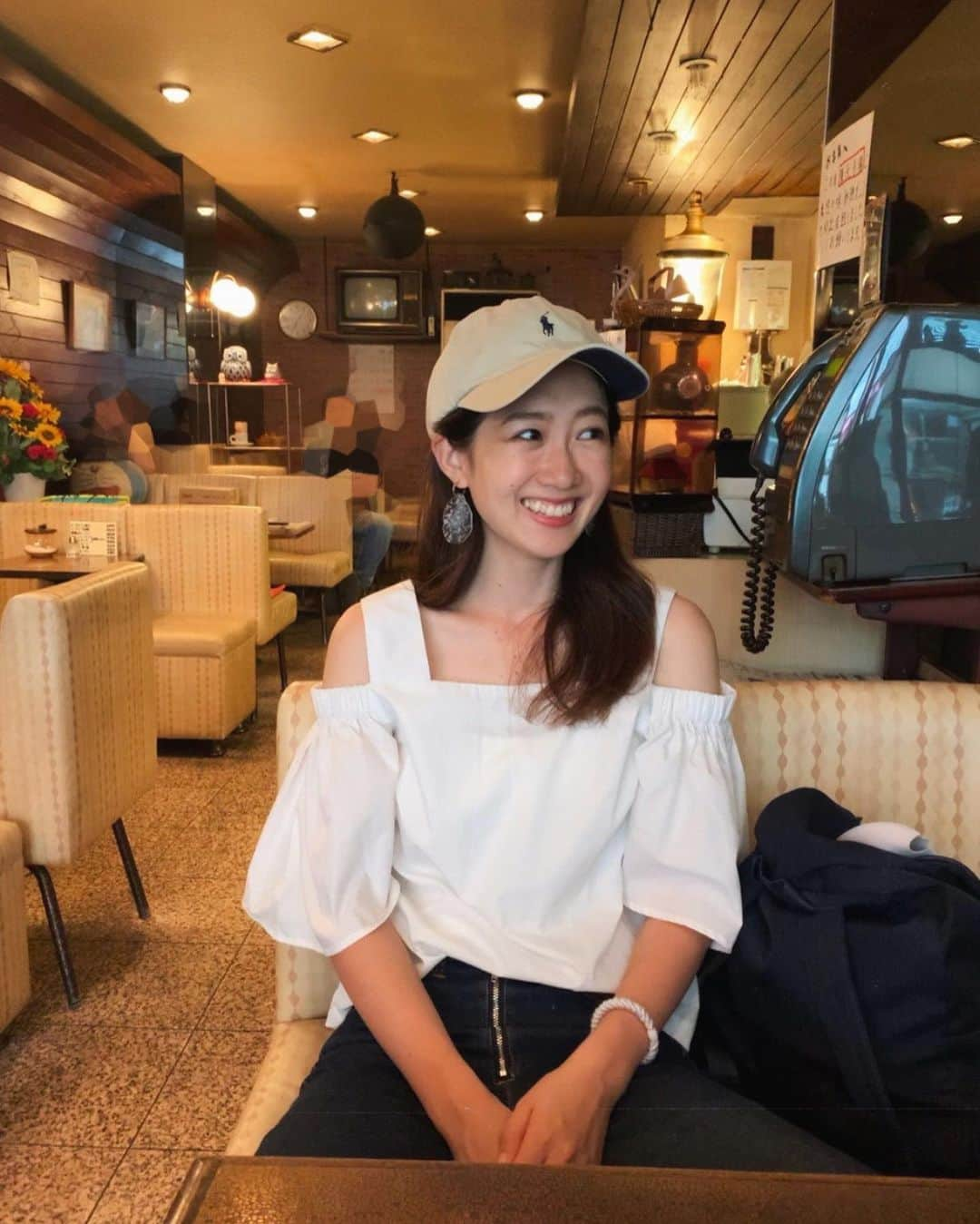 馬場奈々瀬さんのインスタグラム写真 - (馬場奈々瀬Instagram)「いい味出してる喫茶店がありました。. いい味だしてるおばちゃんがいました。 . 結果総合的に美味しかった😊😊. .  #喫茶店　#懐かしの味 #珈琲　#コーヒーじゃなくて珈琲　#夏　#キャップ　#instagram #タレント　#女優　#映画　#映画好き　#本好き　#オフショル　#白　#gパン #ミラオーウェン #ポロ #筋トレ女子　#筋肉　#プロテイン女子」8月2日 21時20分 - nanaseeeen