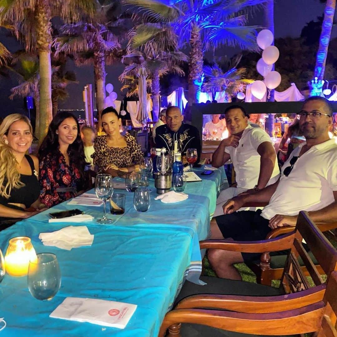 ジョナタン・ビアビアニーさんのインスタグラム写真 - (ジョナタン・ビアビアニーInstagram)「“Great moment with friends” #positivevibes #friends #godbless #playa #elegance #spain #marbella#」8月2日 21時20分 - biabianyreal