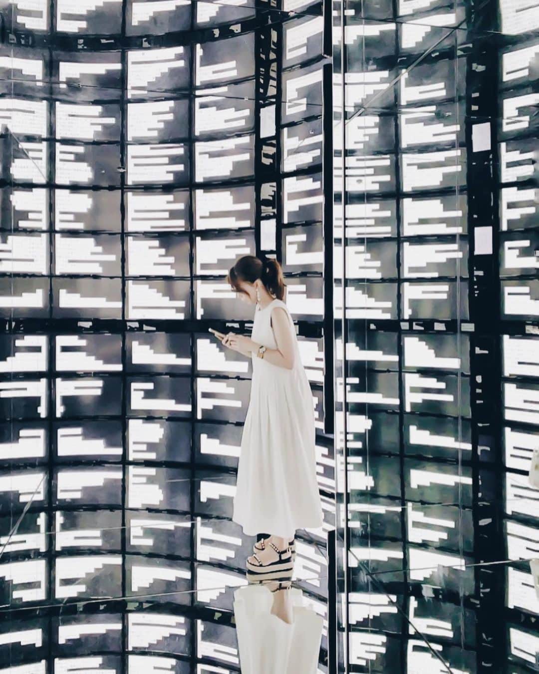 のインスタグラム：「‥ 自分のinstagramギャラリーが 360度スクリーンに映し出されるシステム𓇬𓂂𐬹 . 今もやってるんですね✨ . . ここめちゃくちゃ楽しかったー♡ 制限時間は45秒⏳ . . いちばんびっくりしたのは 自分の姿🤣🤣🙃 嫌んなりました𓄹𓄹𓄹 . . . 白ワンピースの透けを考えると やっぱりベージュのインナー重要♡ もうコロナ太りは解消しましたか？ @gyugyugyu_lme #ギュギュギュ ベージュはあると助かります♡ なかったら困る𓄹𓄹𓄹 . そしてもっと引き締めたい‼︎  𓏧𓏧𓏧𓏧𓏧𓏧𓏧𓏧𓏧𓏧𓏧𓏧𓏧𓏧𓏧𓏧𓏧𓏧𓏧𓏧𓏧𓏧𓏧𓏧𓏧𓏧𓏧𓏧𓏧 #adventuretime#art_of_japan_#yukicointokyo#galaxyharajyuku#tokyo#followｍe#インスタグラム#インスタ映え#流行#フォトジェニック#ニュースポット#話題#インフルエンサー#デジタルアート#ギャラクシー原宿#東京#原宿#東京カメラ部#ワンピース」