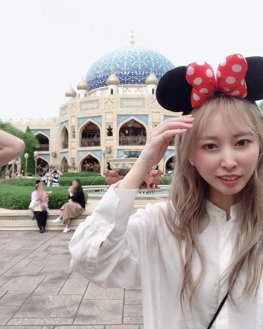 榊原伶奈のインスタグラム：「ディズニーシー行ってきた💫 確かに少し人少なかったけど 並ぶのが全部外だから日傘持って行けば良かったと思う😱 これから行く人日傘持って行くことおすすめする😂 . #ディズニーシー  #disneysea  #夏休み」