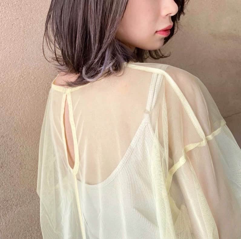 塩川裕美のインスタグラム：「. . back style ꪔ̤̥ . . . . #福岡美容室 #インナーカラー　#夏ヘア #ベージュカラー #ミディアムヘア #ミディアムボブ #福岡サロモ　#サロンモデル　#ヘアカタ　#今日のコーデ #シースルートップス #おちびコーデ #低身長コーデ #hair #haircolor #hairstyle」