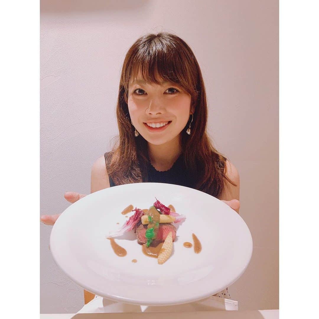 梅山茜さんのインスタグラム写真 - (梅山茜Instagram)「. ＊hello august🌞＊ . いつの間にか8月に突入🏖 早いねぇ。。。 . インスタに投稿する写真がなくて、、 お誕生日のお祝いをしてもらったときの写真を📷 (誕生日は七夕です🎋もう約1ヶ月も前😳ｺﾞﾒﾝﾅｻｲ笑) 他にも載せたいのあるんだけど、 映ってる(祝ってくれた)人の許可を 取ってないのでupできるものだけ😂笑 しかも貰ったプレゼント🎁 使い始めてるものもあるまま撮った😂笑 . これからはもう少し更新できるようにしよ〜〜🤭笑 . #誕生日#七夕#徳島#神戸紅茶#紅茶#プレゼント#サプライズ#女子アナ#アナウンサー#フリーアナウンサー#ケーキ#カフェ#徳島カフェ#プレスサンド#ホットサンド#ナッツの蜂蜜漬け #ナッツ#イタリアン#徳島イタリアン#カフェ活#パンシェルジュ#recolte#cake#ipsa#dior#rogergallet#july#august#followｍe#missdior」8月2日 21時34分 - umeyama_akane