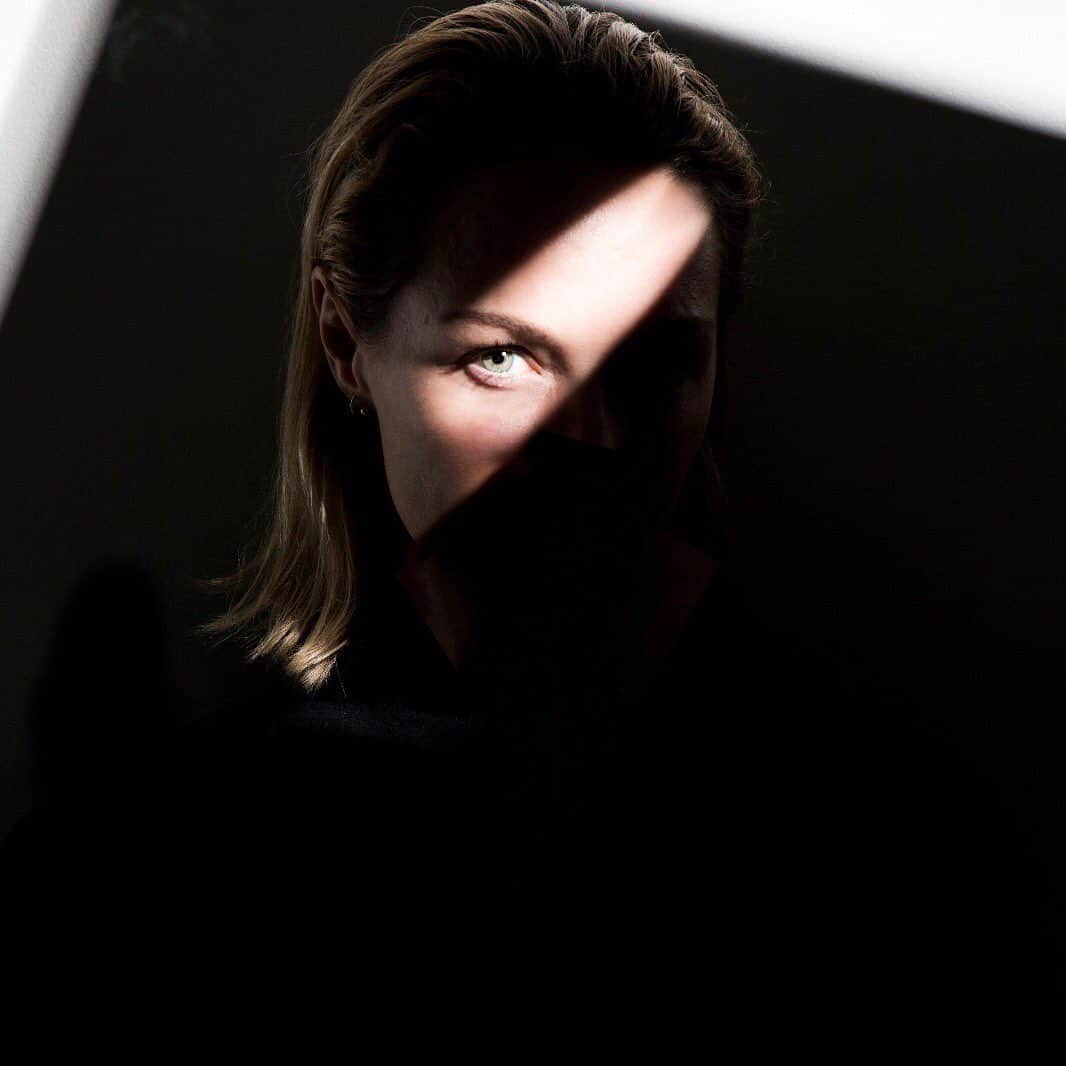 エミリー・スコットのインスタグラム：「💫🖤」