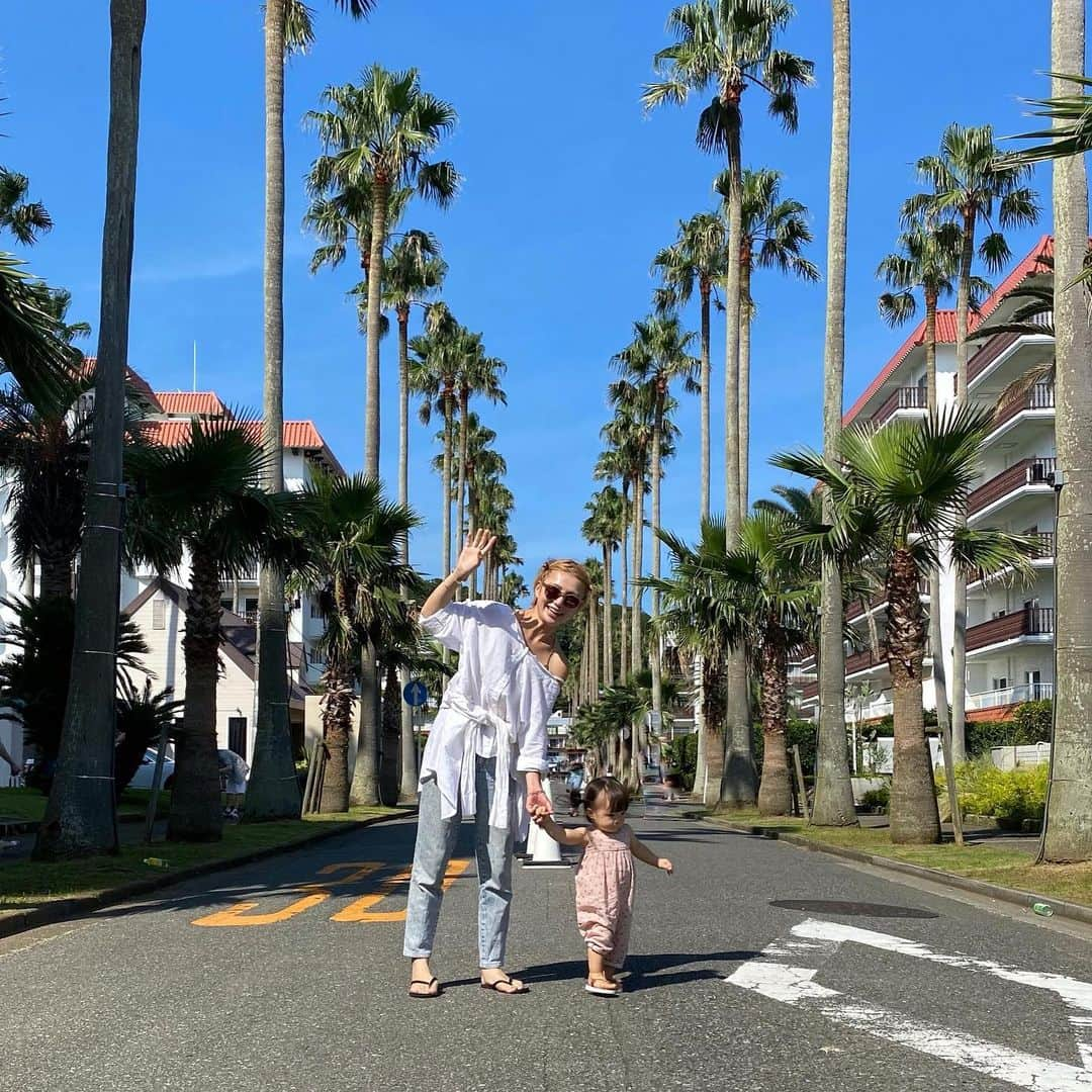 長谷川あやさんのインスタグラム写真 - (長谷川あやInstagram)「🌴🌴🌴#trip#travel#japan#zushi#baby#mama#令和ベイビー#生後14ヶ月#1歳#赤ちゃんのいる生活#新米ママ#女の子ママ#小夏のいる生活#152せんちこーで#逗子#逗子マリーナ#あや旅成長日記 ・ ・ ・ 最高のお天気と最高のメンバーで 最高の時間を過ごした日曜日😌💭」8月2日 21時43分 - ayasuke_0516