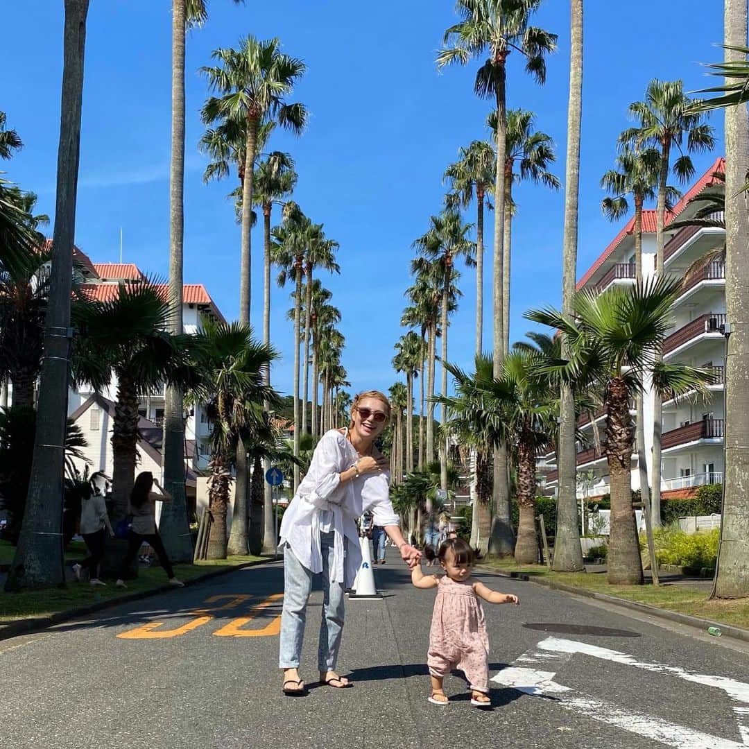長谷川あやのインスタグラム：「🌴🌴🌴#trip#travel#japan#zushi#baby#mama#令和ベイビー#生後14ヶ月#1歳#赤ちゃんのいる生活#新米ママ#女の子ママ#小夏のいる生活#152せんちこーで#逗子#逗子マリーナ#あや旅成長日記 ・ ・ ・ 最高のお天気と最高のメンバーで 最高の時間を過ごした日曜日😌💭」