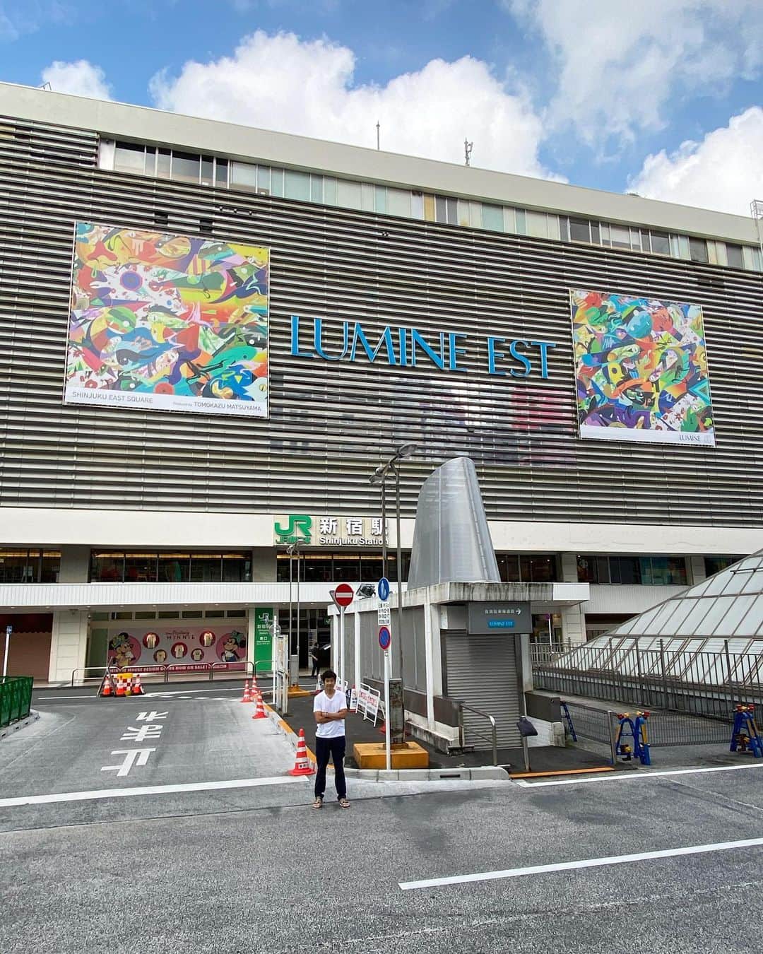 松山智一のインスタグラム：「Adding more for completion. #ShinjukuStation #ShinjukuEastSqaure #Hanao #LumineEST #Hanao-San #花尾 床面以外も完成。本日より#新宿駅東口」