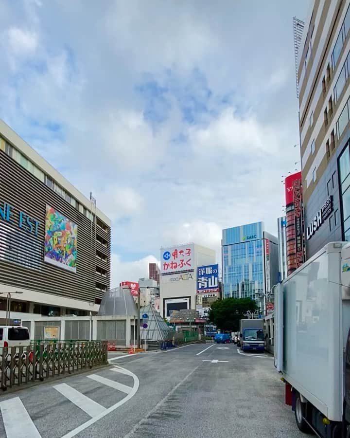 松山智一のインスタグラム：「Adding more for completion. #ShinjukuStation #ShinjukuEastSqaure #Hanao #LumineEST #Hanao-San #花尾 床面以外も完成。本日より#新宿駅東口」