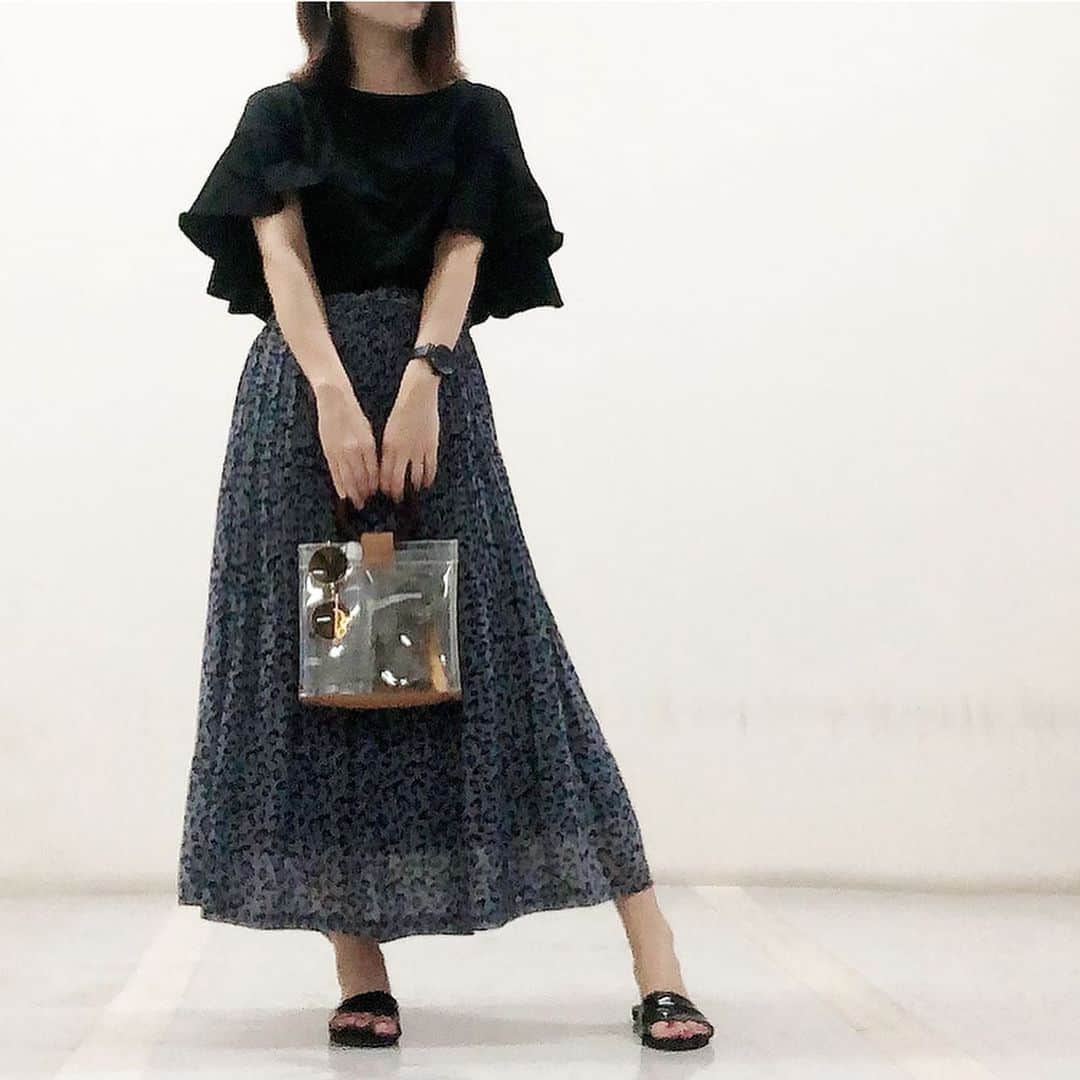 片桐優妃のインスタグラム：「#全身プチプラ の #カジュアルコーデ 👖 . バッグと靴いれても10,000円いかないかも🙆‍♀️ . #リュリュモール のスカートは8パターンの中から柄が選べたよ😇 . #楽ちんコーデ #夏コーデ #プチプラコーデ #大人カジュアル #低身長コーデ #高身長コーデ #シンプルコーデ #fashion #ファッション #今日のコーデ #きょこ#いつコ #ryuryumall @ryuryumall_official」