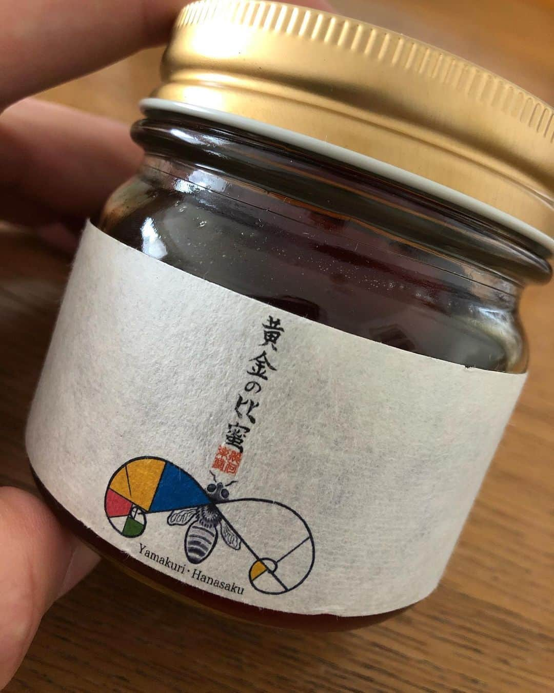 矢地祐介さんのインスタグラム写真 - (矢地祐介Instagram)「頂き物の国産天然蜂蜜🍯 うまいっ😋✨ 思ったよりワイルドな味🐝」8月3日 7時57分 - usk_yachi