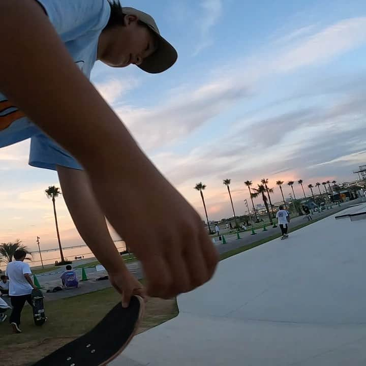 西矢椛のインスタグラム：「8/1 泉南ロングビーチ🛹🏝  @masashimorioka0215 🎥撮ってくれてありがとうございます✨  @murasakisports_official  @ridersfact_nanba  @protec  @elementjapan   @boneswheels  @independenttrucks   #skateboard #skater #girlsskate #skate #japan #12yearsold #gopro」