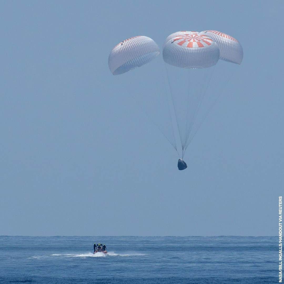 ABC Newsさんのインスタグラム写真 - (ABC NewsInstagram)「WELCOME BACK: The first NASA-SpaceX astronauts have safely returned to Earth after more than two months in space, splashing down in the Gulf of Mexico near Pensacola, Florida, on Sunday afternoon.⁣ ⁣ At 3:59 p.m. ET, the hatch was opened to allow a NASA flight surgeon to check in on astronauts Doug Hurley and Bob Behnken. The men were out of the spacecraft by 4:11 p.m., prompting a round of applause back at mission control.⁣ ⁣ Behnken said Friday he was most excited to see his family and his 6-year-old son, saying, "He's changed a lot in the couple of months that we've been up here." #spacex #nasa #iss #space #splashdown #history」8月3日 8時19分 - abcnews
