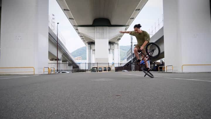のインスタグラム：「ONES AGAIN. #aresbikes #bmx #flatland #street #hiphop #oneloop #davidbegun #dvsshoes #ug #madbunny #music #style」