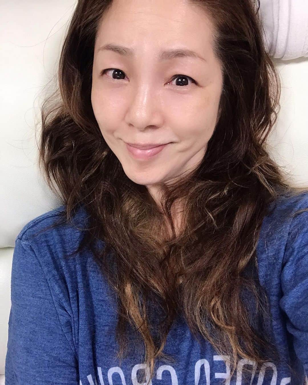 のインスタグラム：「暑中お見舞い申し上げます♪  8月に入って いきなりどんよりからカラリに チェンジして… 洗濯物が乾かない心配も しばらくいらないから ジャンジャン洗える喜びー！！  今夜はうな重を頂きました^ ^  人に強要はしません。  うがい、手洗い、マスク、消毒 ステイホームを徹底します^ ^  今は我慢のトキ。  時間にふりまわされず 時間を一刻一刻を 自分のために使える贅沢。  Happyで^ ^  コロナ禍に携わる 全てのお仕事の皆様。  心から 感謝しています。  九州の 豪雨災害に遭われた皆様 心より お見舞い申し上げます。  引き続きお気をつけてお過ごし下さい。  #井上貴子  #LLPWX #女子プロレス #紅緒と柊音 #トイプードル #トリミング #うな重特上 #Twitterも見てね #感謝 #STOPCOVID19」