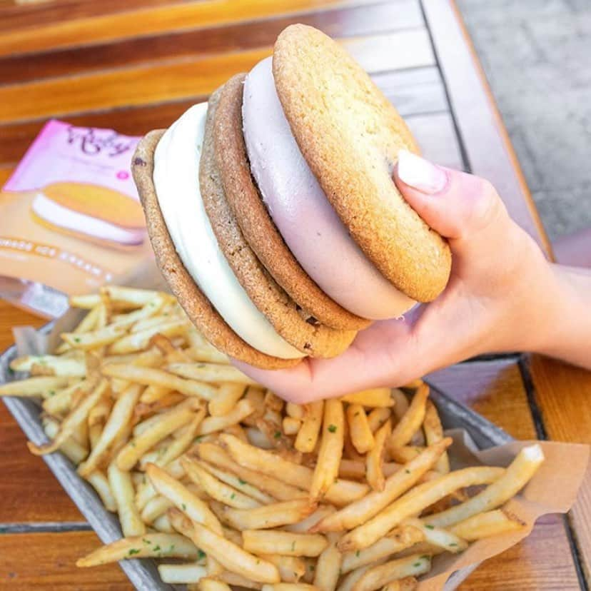 Portlandさんのインスタグラム写真 - (PortlandInstagram)「Happy National Ice Cream Sandwich Day! Tag 3 friends who you are going to celebrate with🤗 - #Portland #PortlandNW #PDX #Foodie」8月3日 0時11分 - portland