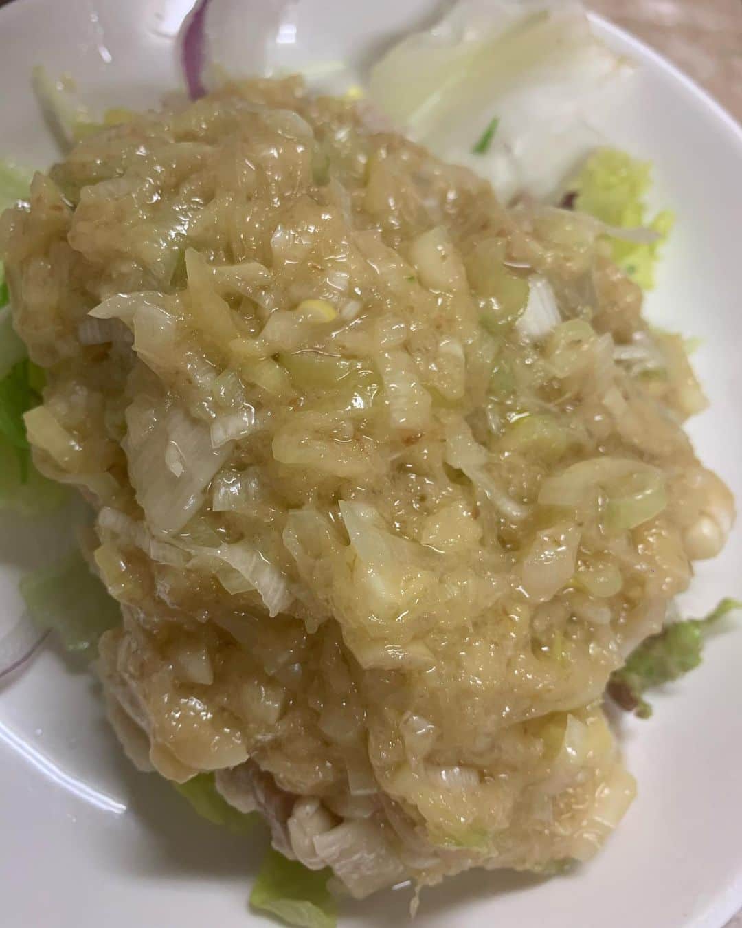gram住道オペラパーク店さんのインスタグラム写真 - (gram住道オペラパーク店Instagram)「いつも満席の三ノ宮のお店。香港や台湾に来たみたいな感じになる。味はもちろんうまいが、量も多いし、めちゃ安い。 餃子は6個入り260円。また行こうって思う。　やまろぐ3.85  #中華#三宮グルメ#元町グルメ #餃子#餃子屋満園 #やまろぐ」8月3日 0時32分 - yamarogu_official