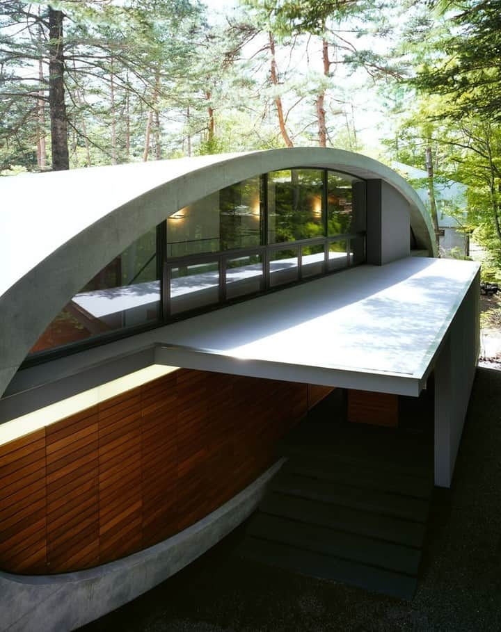 Architecture - Housesさんのインスタグラム写真 - (Architecture - HousesInstagram)「. #Architecture is ART and this is a clear example.⁣ Swipe left and discover Shell: a wonderful house in Karuizawa wood.⁣ ___⁣⁣⁣⁣ 📐 ARTechnic Architects⁣ #archidesignhome⁣⁣⁣⁣⁣⁣ ___ ⁣⁣⁣⁣ ⁣⁣⁣⁣ #architecture #architecture_lovers #architecturephotography ⁣⁣ #architecturelovers #architecturephoto #modernarchitecture #architectures⁣⁣⁣ #archilovers #architect ⁣⁣ #naturearchitecture」8月3日 0時51分 - _archidesignhome_