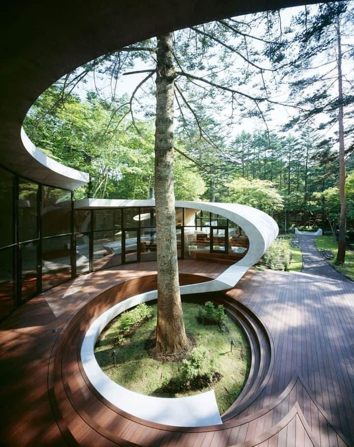 Architecture - Housesさんのインスタグラム写真 - (Architecture - HousesInstagram)「. #Architecture is ART and this is a clear example.⁣ Swipe left and discover Shell: a wonderful house in Karuizawa wood.⁣ ___⁣⁣⁣⁣ 📐 ARTechnic Architects⁣ #archidesignhome⁣⁣⁣⁣⁣⁣ ___ ⁣⁣⁣⁣ ⁣⁣⁣⁣ #architecture #architecture_lovers #architecturephotography ⁣⁣ #architecturelovers #architecturephoto #modernarchitecture #architectures⁣⁣⁣ #archilovers #architect ⁣⁣ #naturearchitecture」8月3日 0時51分 - _archidesignhome_