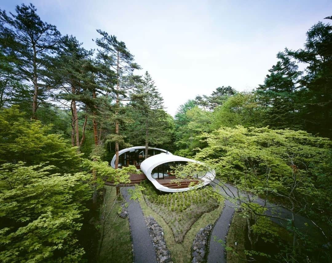 Architecture - Housesさんのインスタグラム写真 - (Architecture - HousesInstagram)「. #Architecture is ART and this is a clear example.⁣ Swipe left and discover Shell: a wonderful house in Karuizawa wood.⁣ ___⁣⁣⁣⁣ 📐 ARTechnic Architects⁣ #archidesignhome⁣⁣⁣⁣⁣⁣ ___ ⁣⁣⁣⁣ ⁣⁣⁣⁣ #architecture #architecture_lovers #architecturephotography ⁣⁣ #architecturelovers #architecturephoto #modernarchitecture #architectures⁣⁣⁣ #archilovers #architect ⁣⁣ #naturearchitecture」8月3日 0時51分 - _archidesignhome_