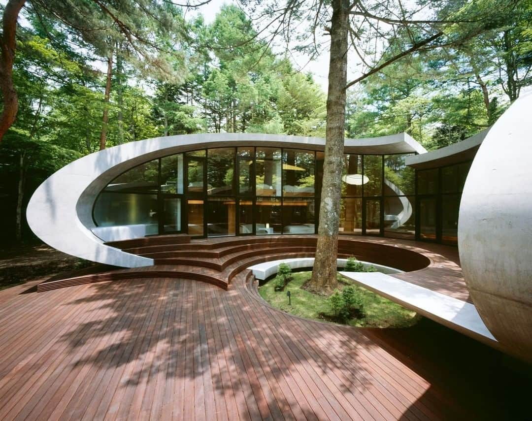 Architecture - Housesさんのインスタグラム写真 - (Architecture - HousesInstagram)「. #Architecture is ART and this is a clear example.⁣ Swipe left and discover Shell: a wonderful house in Karuizawa wood.⁣ ___⁣⁣⁣⁣ 📐 ARTechnic Architects⁣ #archidesignhome⁣⁣⁣⁣⁣⁣ ___ ⁣⁣⁣⁣ ⁣⁣⁣⁣ #architecture #architecture_lovers #architecturephotography ⁣⁣ #architecturelovers #architecturephoto #modernarchitecture #architectures⁣⁣⁣ #archilovers #architect ⁣⁣ #naturearchitecture」8月3日 0時51分 - _archidesignhome_