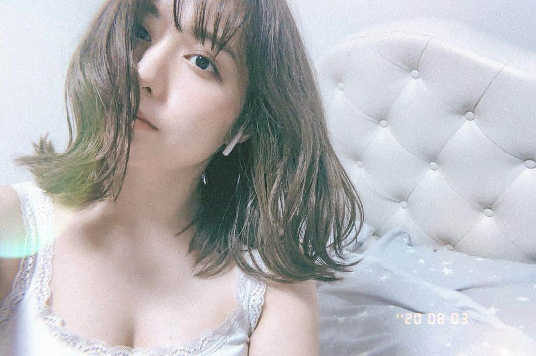 前田美里のインスタグラム：「おやすみなさい。 . .  #gn #おやすみなさい #🌙 #おうち時間 #stayhome #ノスタルジック  #女子力 #自撮り #グラビア #film #film_jp #photo #selfie #ファインダー越しの私の世界 #写真好きな人と繋がりたい #ヲタク #欅坂46 #日向坂46 #japanesegirl #follow #followme #gravure」