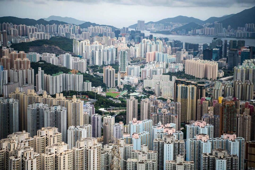 National Geographic Creativeさんのインスタグラム写真 - (National Geographic CreativeInstagram)「Photo by @laurelchor  When you climb to the top of the mountains of Hong Kong and look down on the city, everything looks so small. Beijing is tightening its grip on the former British colony more than ever before. What does the current political crisis mean for the metropolis of 7.5 million people? Follow @laurelchor for her work from #HongKong.」8月3日 1時01分 - natgeointhefield