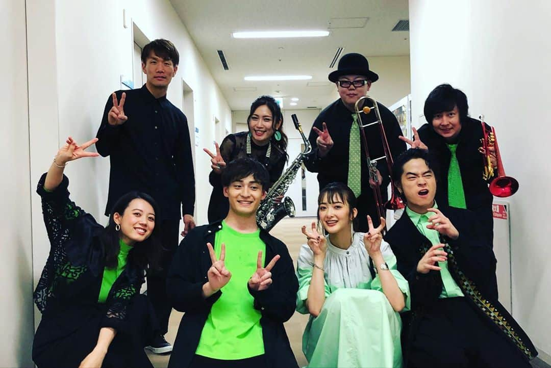 緑黄色社会さんのインスタグラム写真 - (緑黄色社会Instagram)「Thank you!!  8/1 #musicfair 「#mela 」 8/2 #lovemusic 「#夏を生きる 」初披露  2日にわたりTV出演しました。  9/30には延期になっていたアルバム「SINGALONG」 のCDリリースを控えています。  2020年夏、#緑黄色社会  引き続きよろしくお願いします！」8月3日 1時12分 - ryokushaka_official