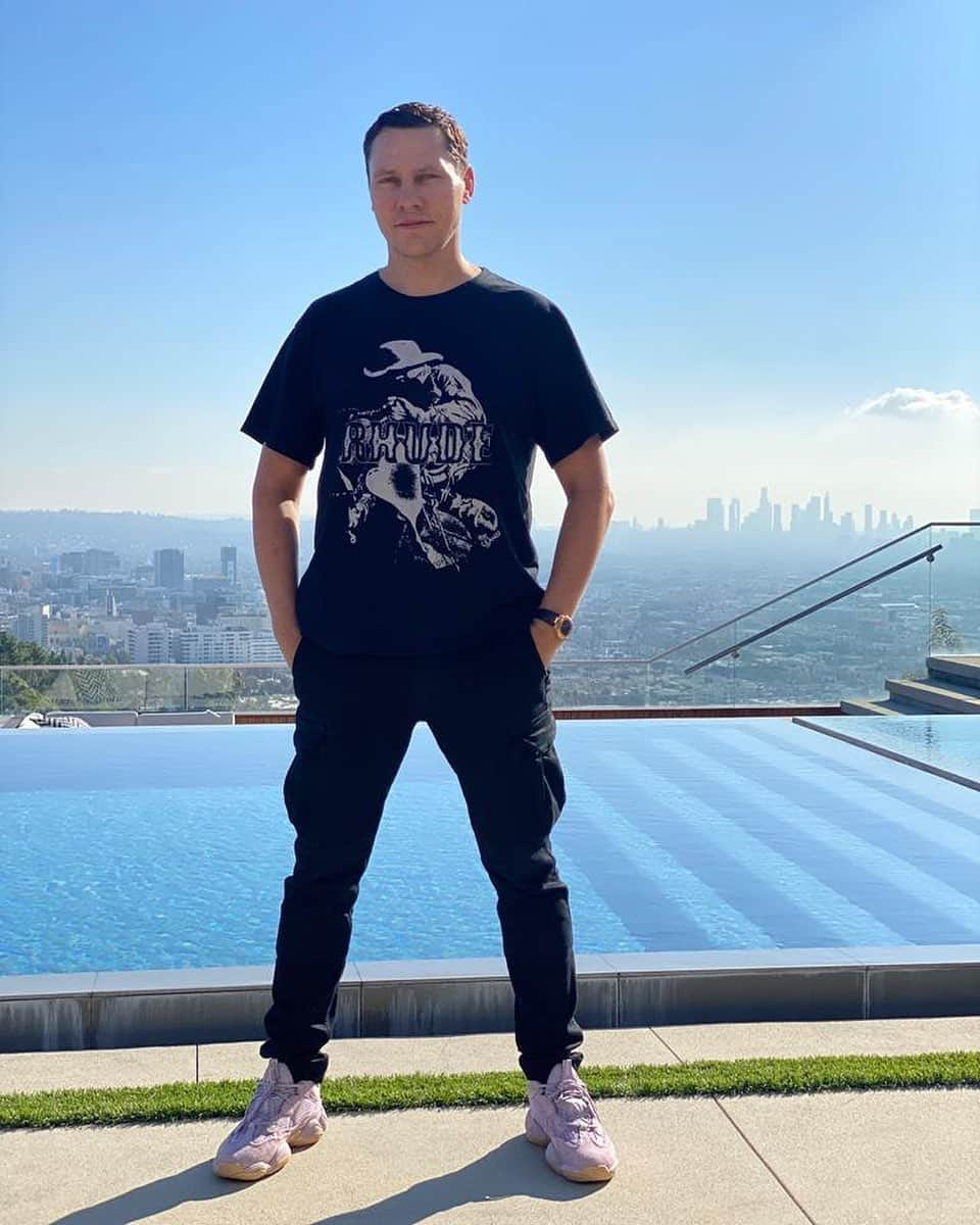 ティエストさんのインスタグラム写真 - (ティエストInstagram)「Happy Sunday everyone!」8月3日 1時42分 - tiesto