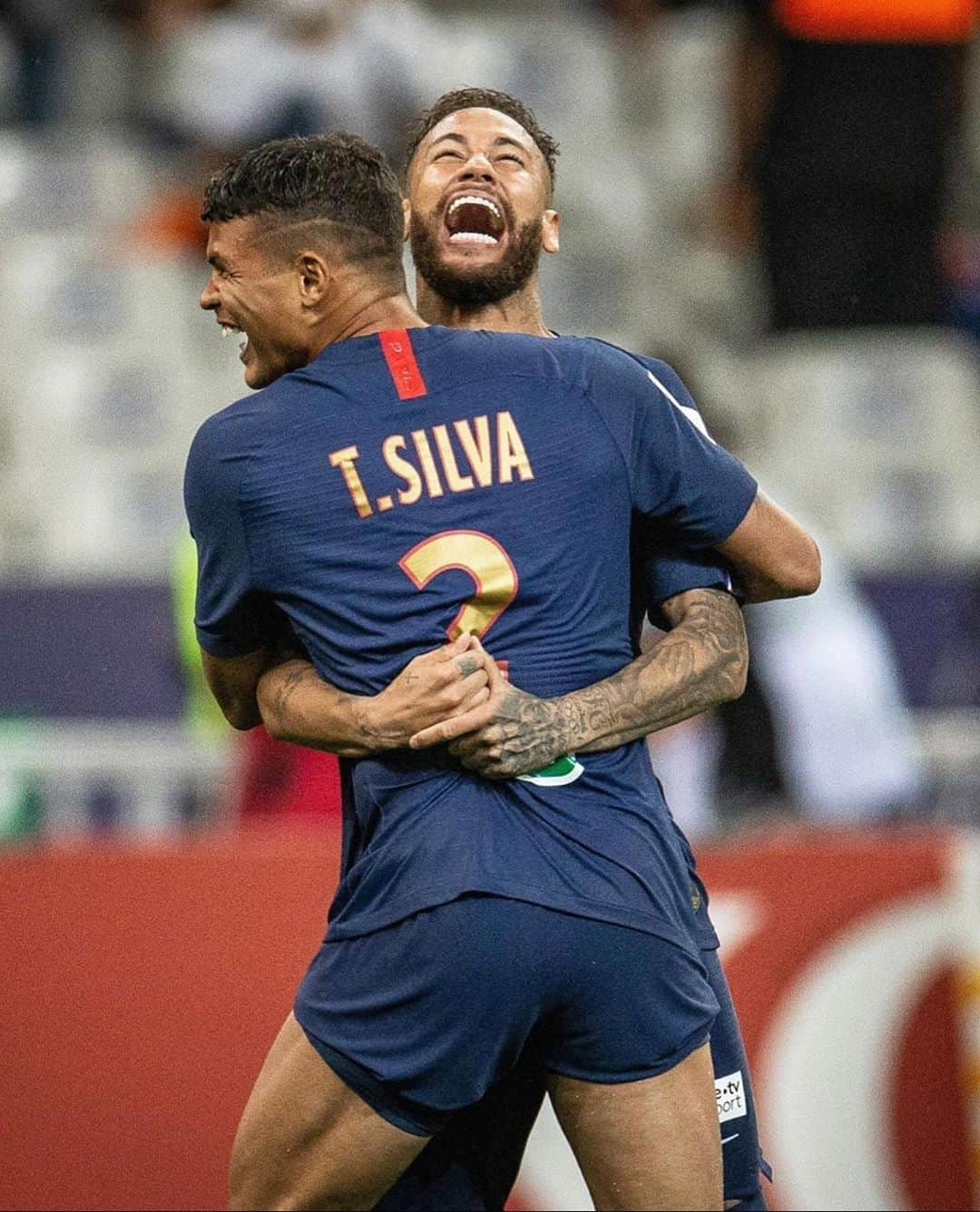 ネイマールさんのインスタグラム写真 - (ネイマールInstagram)「Eu nasci pra ser feliz, não para ser normal. ✌🏽 @thiagosilva . . . 📸 @nogueirafoto」8月3日 1時40分 - neymarjr