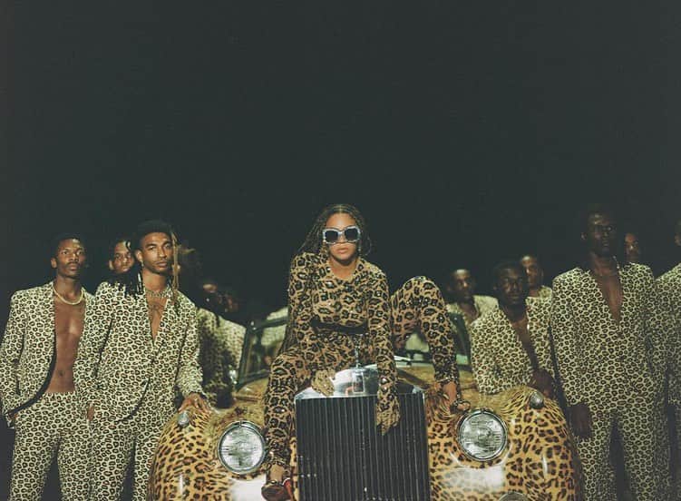 Valentinoさんのインスタグラム写真 - (ValentinoInstagram)「For Black is King, the new visual album by @beyonce, @pppiccioli dressed the singer in a leopard needle lace jumpsuit from #ValentinoHauteCouture」8月3日 1時46分 - maisonvalentino