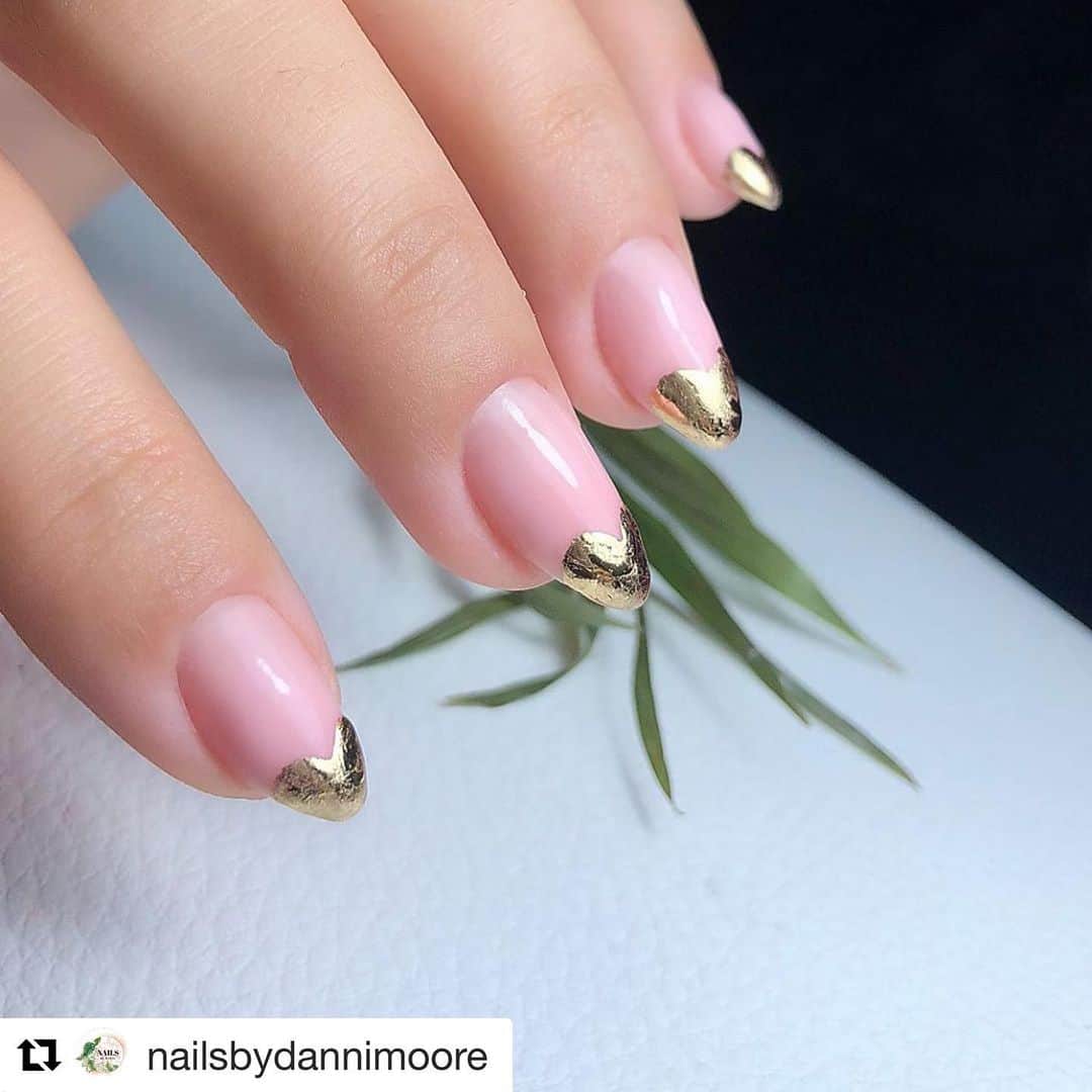 Nail Designsさんのインスタグラム写真 - (Nail DesignsInstagram)「#Repost @nailsbydannimoore  ・・・ Heart Of Gold 💛 • @navyprotools Prep, Ethel, Martha, Doris @glossifyofficial Nautrabuild Pink @nailstampingqueenuk Stick it & Gold Foil *use code DANNI10 to save*  @nafstuff Coconut Cuticle Oil」8月3日 1時46分 - nailartfeature