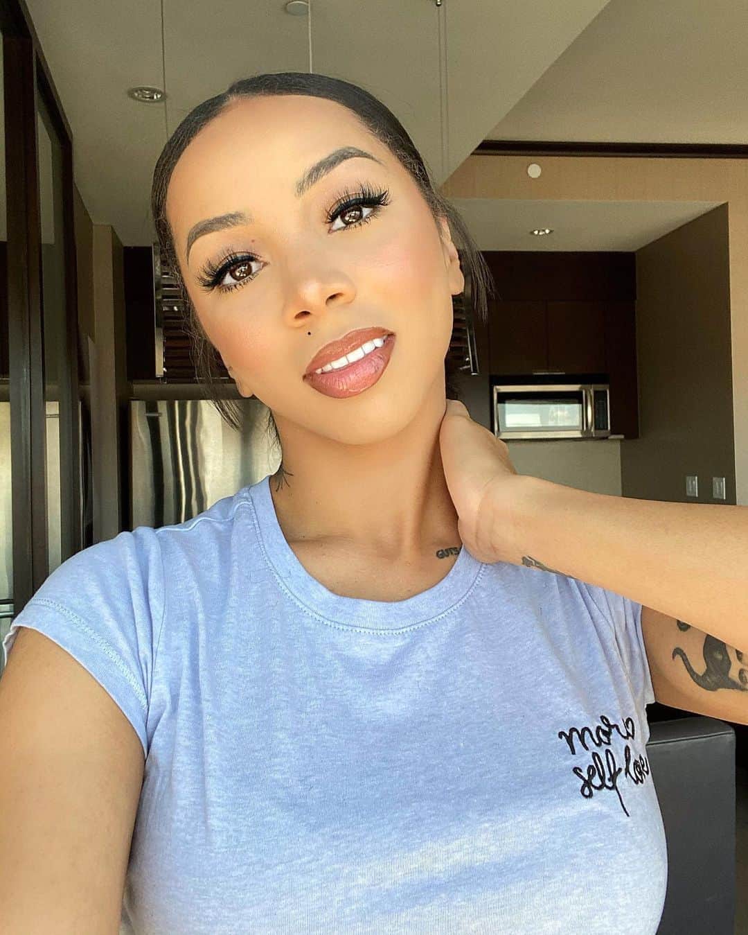 Brittany Rennerのインスタグラム：「Not everything that is faced can be changed, but nothing can be changed until it is faced!  Lashes: @luvlashesco in “Dreamy”」