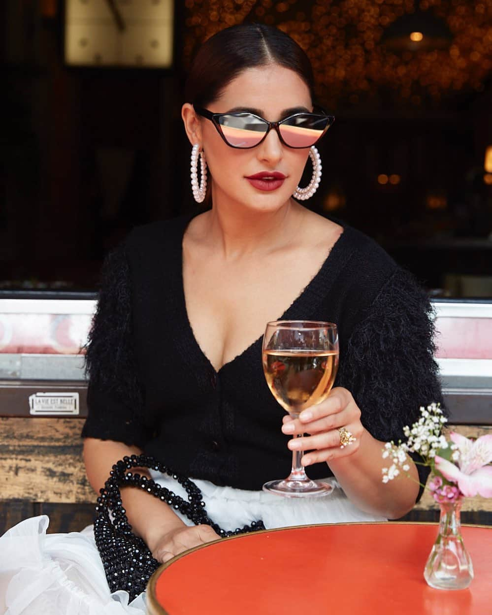 Nargis Fakhri さんのインスタグラム写真 - (Nargis Fakhri Instagram)「It’s Sunday Funday. I’ll drink to that. #cheers 🥂  . . . . . . . #makeupartist - @malihajkhan  #hairstyles - @ricbrenin  . . . #newyorkcity #nyc  #lifestyle #wine #citylife #fashionshoot #fashion #style #beauty #hair #makeup」8月3日 2時14分 - nargisfakhri