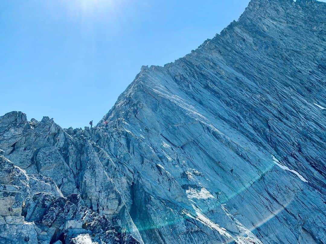 マチルド・ベセーラさんのインスタグラム写真 - (マチルド・ベセーラInstagram)「« Le bonheur n’est pas dans le sommet de la montagne mais dans la façon de la gravir » ✨  En chemin donc vers la Pointe de l’Echelle 📍🏔 @pack_lhirokoi @omra_dinn @thibaut_florant 🙌🏻  It’s the climb that counts, not the summit ✨ On our way to “La Pointe de l’Echelle - 3418m” 📍🏔  @thenorthfacefr #neverstopexploring  #mountaineering #alpinisme #mountainlovers #friends #coursedarrete #climbingday #iloveclimbing #adventurelife #hikinggirl #climbinggirl #natureaddict #frenchalps #ourplanetdaily #naturephotography #naturebeauty #naturelovers #adventuregirl #adventuretime #mothernature #wellness #blissful #landscape #wanderwomeninc #wanderlust #happylife #outdoors #followyourdreams #womenwhoexplore #bethbyarkose」8月3日 2時25分 - mathildebecerra