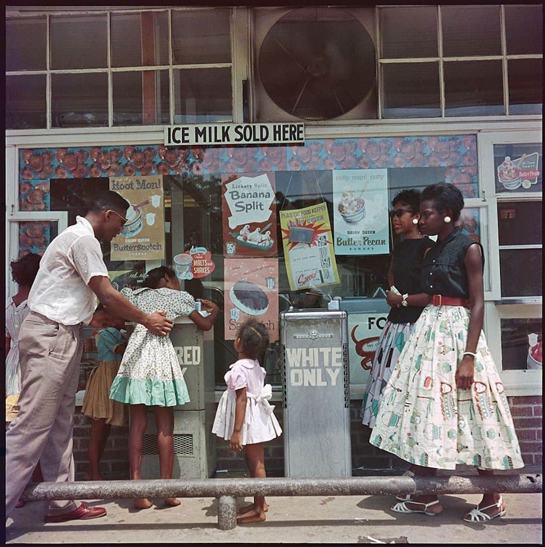 パブリックスクールのインスタグラム：「In the wake of the 1955 bus boycott in Montgomery, Life asked Parks to go to Alabama and document the racial tensions entrenched there. He would compare his ﬁndings with his own troubled childhood in Fort Scott, Kansas, and with the relatively progressive and integrated life he had enjoyed in Europe. As the project was drawing to a close, the New York Life ofﬁce contacted Parks to ask for documentation of “separate but equal” facilities, the most visually divisive result of the Jim Crow laws. Parks captured this brand of discrimination through the eyes of the oldest Thornton son, E.J., a professor at Fisk University, as he and his family stood in the colored waiting room of a bus terminal in Nashville. (Parks experienced such segregation himself in more treacherous circumstances, however, when he and Yette took the train from Birmingham to Nashville. With the threat of tarring and feathering, even lynching, in the air, Yette drank from a whites-only water fountain in the Birmingham station, a provocation that later resulted in a physical assault on the train, from which the two men narrowly escaped.) After the story on the Causeys appeared in the September 24, 1956, issue of Life, the family suffered cruel treatment. They were stripped of their possessions and chased out of their home. Parks made sure that the magazine provided them with the support they needed to get back on their feet (support that Freddie had promised and then neglected to provide).  Photo courtesy of @gordonparksfoundation」