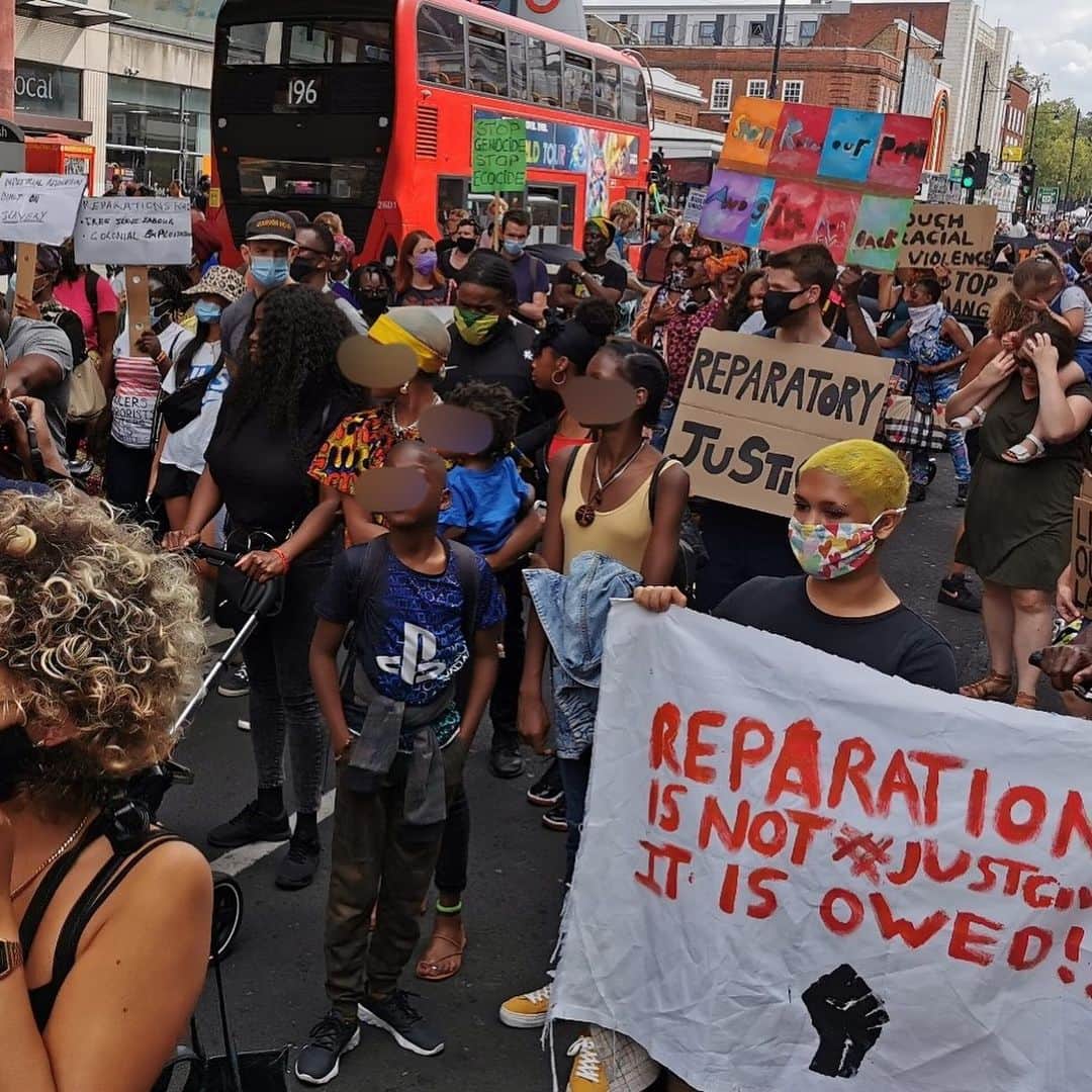 Dazed Magazineさんのインスタグラム写真 - (Dazed MagazineInstagram)「#ReparationsRebellion in Brixton yesterday on #AfrikanEmancipationDay — celebrating the passing of the 1833 Abolition of Slavery Act. Thousands gathered to peacefully protest and occupy Windrush Square for the day.   📷 via Brixton Buzz   #BlackLivesMatter #Brixton」8月3日 2時35分 - dazed