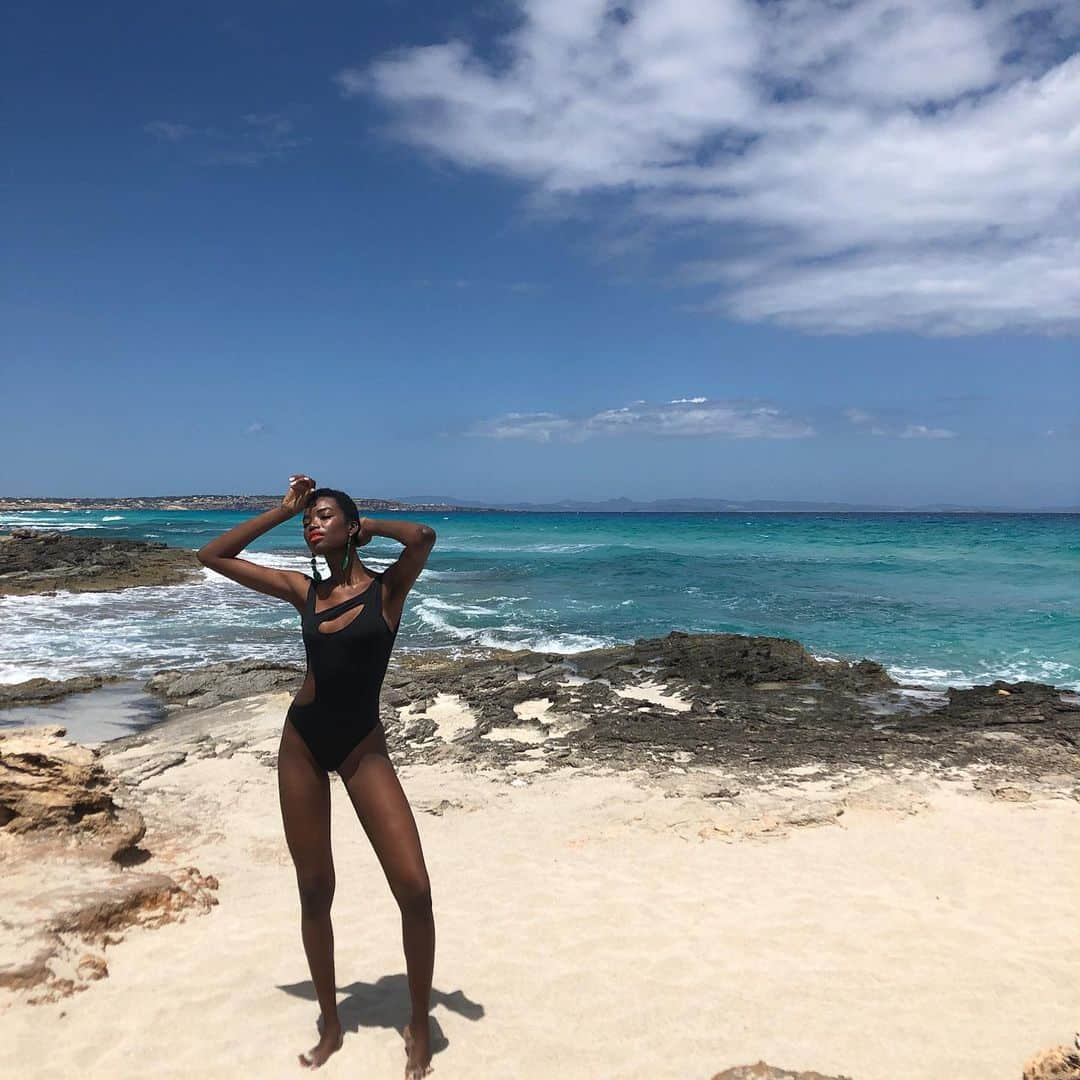 マリア・ボルゴさんのインスタグラム写真 - (マリア・ボルゴInstagram)「Where I want to be! Onde eu quero estar!  #unpublished #pic #formentera #🌊」8月3日 3時05分 - iammariaborges