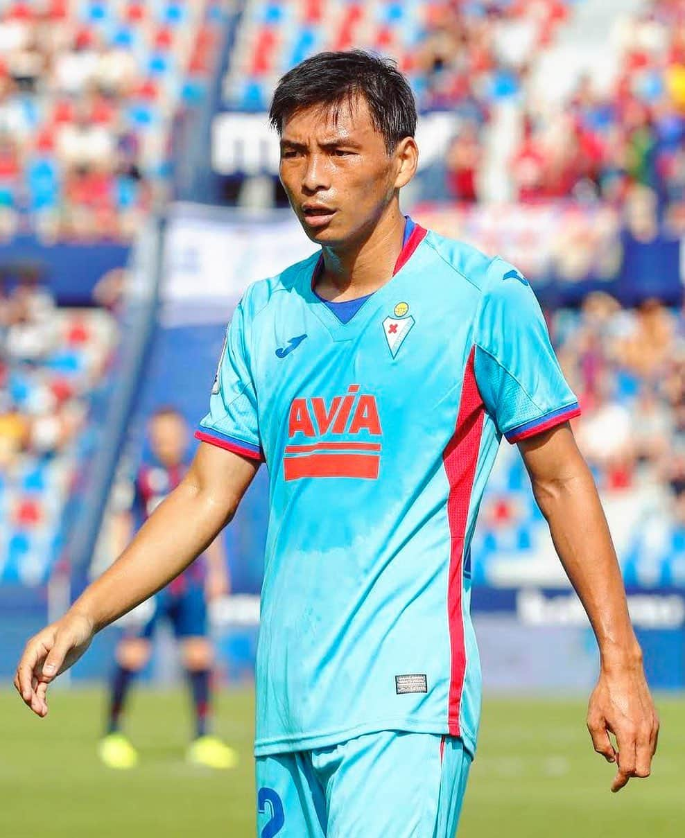 LFPさんのインスタグラム写真 - (LFPInstagram)「Focused @takashi.08! 🔝 • ¡Siempre concetrado, Taka! 🔝 • #Inui #Eibar #LaLiga #LaLigaSantander」8月3日 3時12分 - laliga