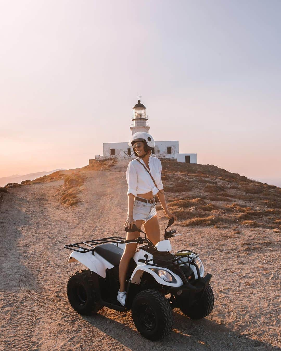 Zanna Van Dijkさんのインスタグラム写真 - (Zanna Van DijkInstagram)「📍Armenistis Lighthouse, Mykonos 🇬🇷 Mykonos is a teeny island and one of the most popular ways to travel between it’s gorgeous white washed villages and sandy beaches is on a quad bike! Have you ever driven one? They’re so fun! And the perfect nippy set of wheels to find a dreamy sunset spot, like this one 👆🏼😻🌅❤️ Photo: @chrispriestley__ 📸 #Mykonos #discovergreece #travelblogger #mykonosgreece #mykonosisland #mykonostown #mykonossunset #greeksunset #goldenhour」8月3日 3時36分 - zannavandijk