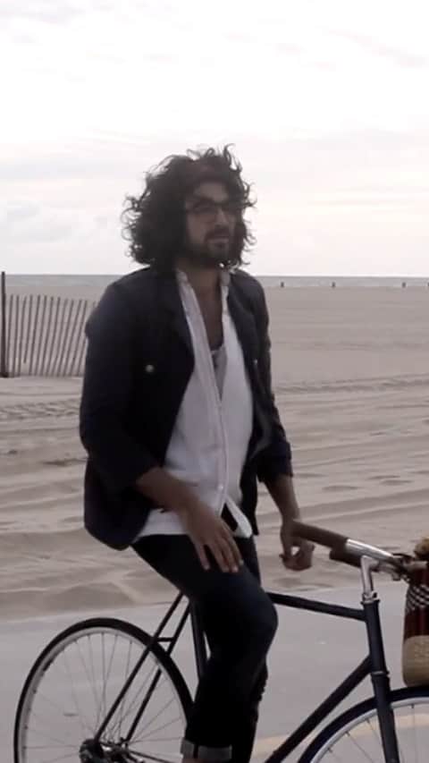 ジーエルシーオーのインスタグラム：「Cruise the coast with us and feel that California gold.」