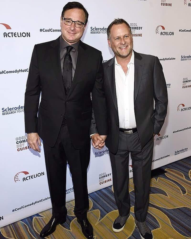 デイブ・クーリエさんのインスタグラム写真 - (デイブ・クーリエInstagram)「Just Danny and Joey wearing suits, holding hands. No big deal. #cutitout @bobsaget #brothers #fullhouse #fullerhouse」8月3日 3時53分 - dcoulier