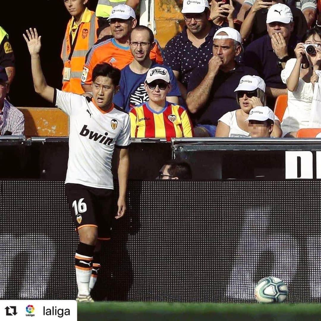 バレンシアCFさんのインスタグラム写真 - (バレンシアCFInstagram)「Curl it, @kanginleeoficial! 🇰🇷⚽️  #Repost @laliga • ¡Pégale bien, Kang in! 🇰🇷⚽️ • #KangIn #Lee #Valencia #LaLiga #LaLigaSantander #amuntvalencia #valenciacf」8月3日 4時15分 - valenciacf