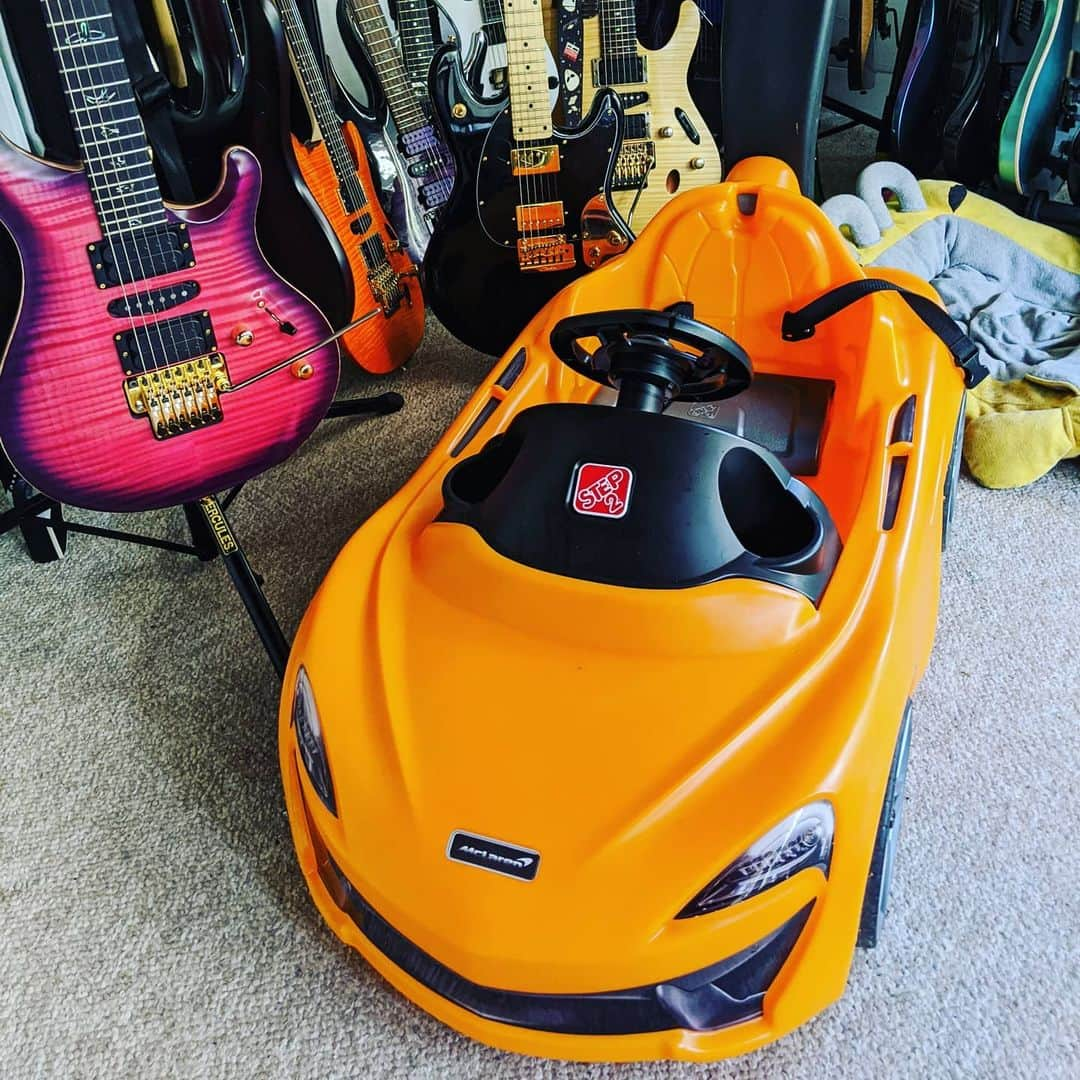 ハーマン・リさんのインスタグラム写真 - (ハーマン・リInstagram)「My new @mclarenauto or my guitars? Which one is faster?  .  #mclaren #hermanli #guitarcollection #guitars #guitarsofinstagram #prsguitars  #ibanezguitars #ernieball #musicman #sterlingbymusicman」8月3日 4時23分 - hermanli