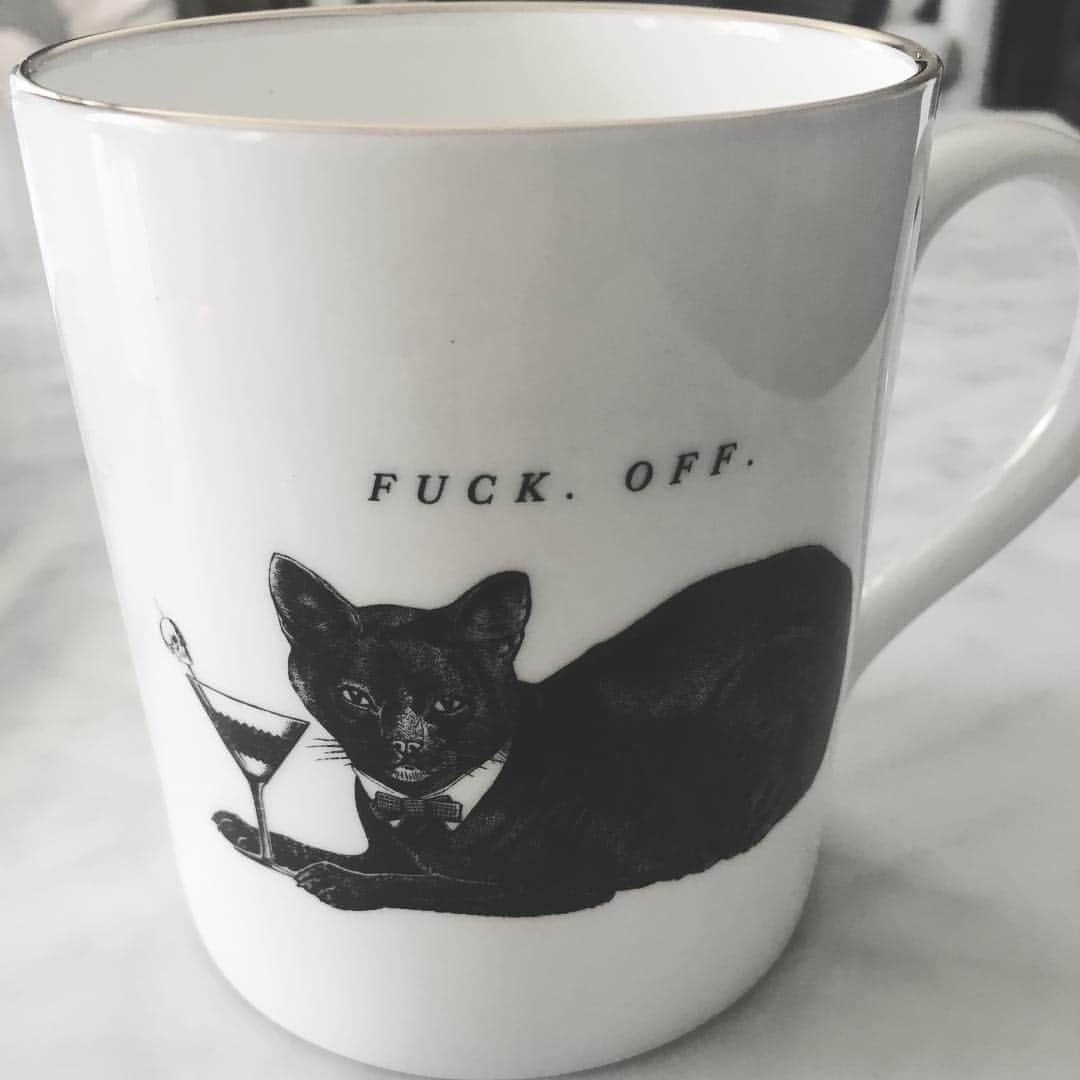 ミシェル・トラクテンバーグさんのインスタグラム写真 - (ミシェル・トラクテンバーグInstagram)「This is how Mister Martini and I feel about people who don't wear masks. 🍸  Mug by: @divinesavages (for sale now!!)」8月3日 4時24分 - michelletrachtenberg