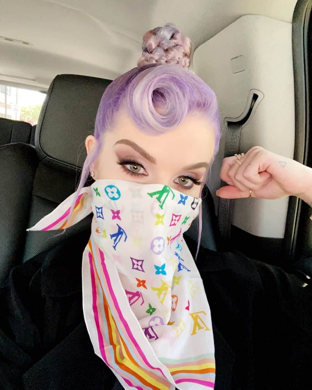 ケリー・オズボーンのインスタグラム：「Headed to my first day back at work in a real studio. I’m so grateful/excited there are no words!!! Stay safe everyone I love you all 💜」
